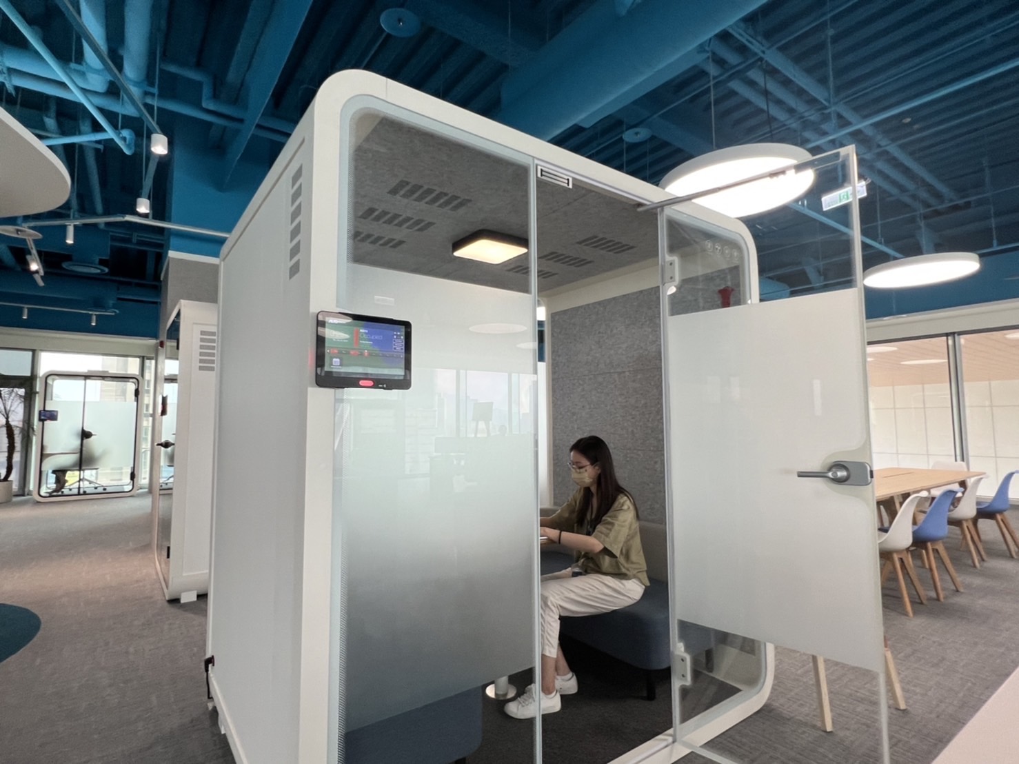 ag亚娱高雄據點的智慧行動辦公艙，展現ag亚娱在面板以外的研發應用軟實力